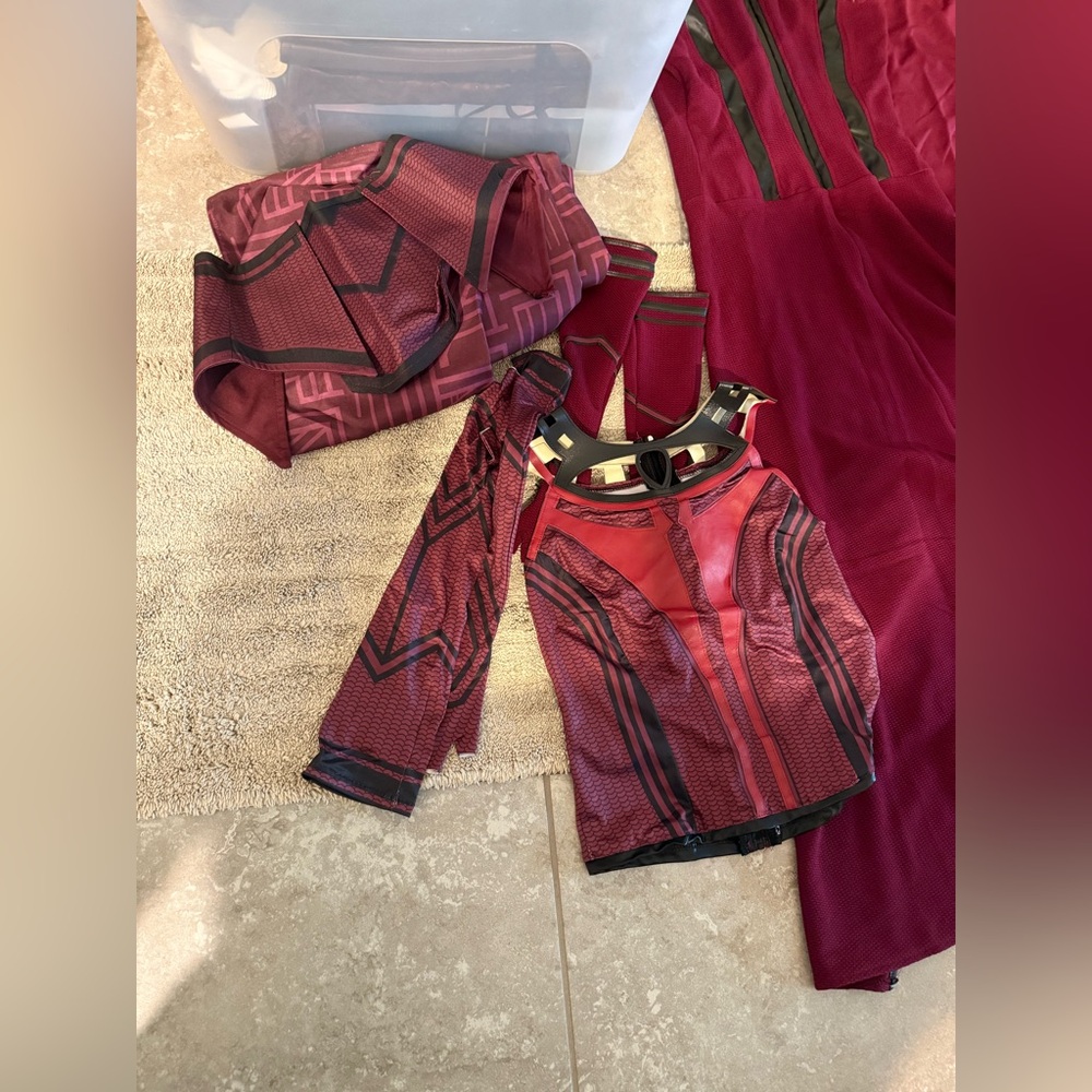 The Scarlet Witch Cosplay size xs with crown Wanda Maximoff Marvel - Picture 6 of 10